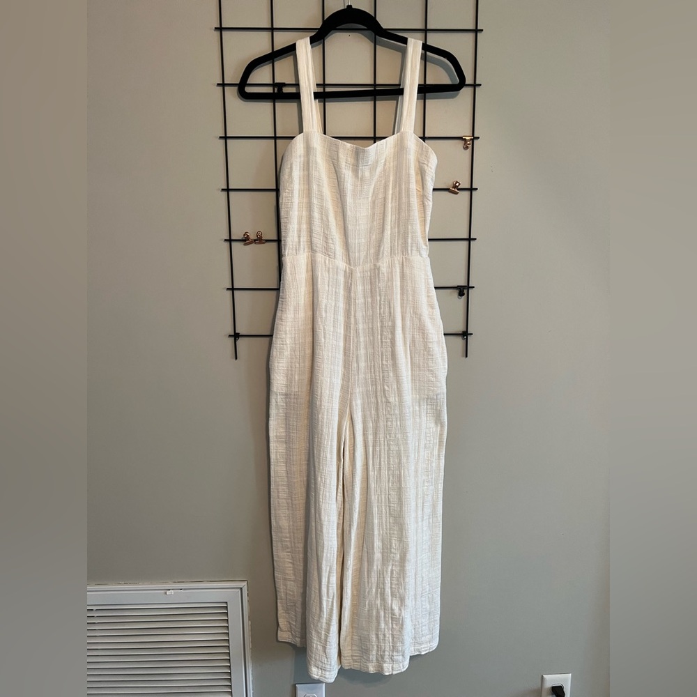 White jumpsuit. Pockets.